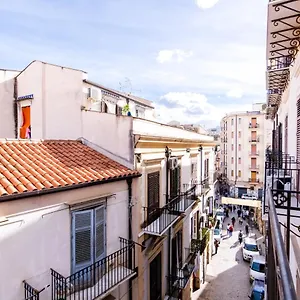 https://apt-violas-luxury-house.sicilyhotelsitaly.net